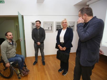 PREDSTAVITEV  ŠTUDENTOV ARHITEKTURE V KNJIŽNICI 02 FOTO LJUBO VUKELIČ